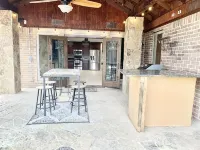 Cozy 4 BR home with a private backyard and pool Hotels in Coppell