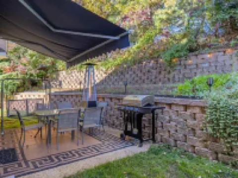 Family-friendly single home/Walking distance to shopping center and restaurants Hotels in Rio