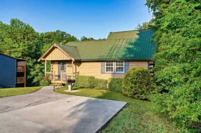 2 Kings > Hot Tub > Location > Pool Table > Arcade > Full Kitchen>Fire Pit 🔥 Hotels near Roses Express