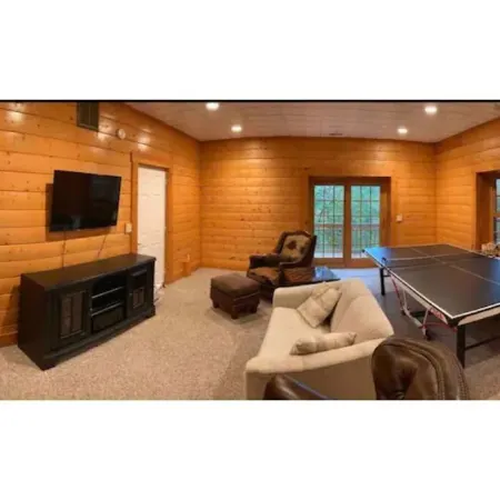 Charming Mountain View Cabin, Rumbling Bald, Lake Lure