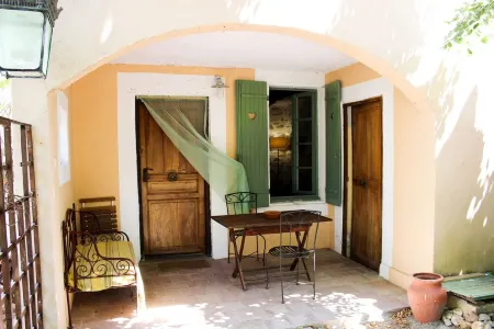 Charming Apartments in the Mas de Soleil (Gîte "Tradition
