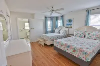 High Tide - Beachfront Home in "Arrogantly Shabby" Pawleys Island, SC - ブティック