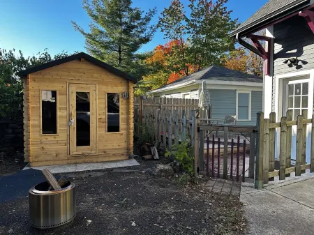 Adorable newly built 1-bedroom guesthouse with Sauna