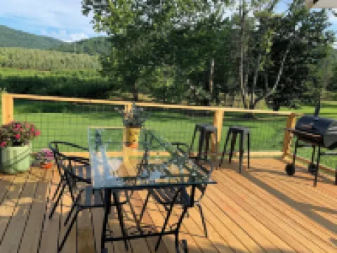 Perfect getaway at foothills of the Blue Ridge Mountains, with gorgeous views! Hotels in Samuel Miller