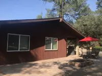 Single Story Chic', One mile from Downtown,  with Tesla 220v Outlet in Garage - balcony