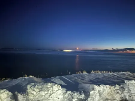 Hooked on the mouth of the Kenai! two bedroom unit with King size bed. Sleeps 6 Отели в г. Кенай