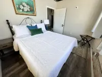 Stylish downtown apartment in Brownwood close to all of the downtown events Hotels in Brownwood