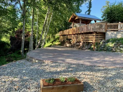 Macklyn Creek retreat Hotels near Harris Beach State Park