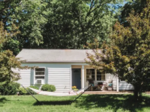 Charming Cottage w/ HOT TUB - 5 Min from LAKE MICHIGAN! Hotels in Lake Charter Township