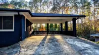 Escape and Entertain near Atlanta's Best! Minutes to Atlanta/Downtown Decatur! Hotel dekat Mark Trail Park and Recreation Center