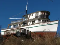 The Double Eagle Boat Cabin On Land Hotels near Safeway