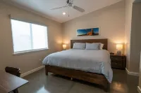Modern mountain view house w/ private hot tub!