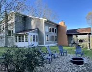 NEW Mid Century Expansive Hillside 4-bed nature retreat on 100+ acres - Wifi