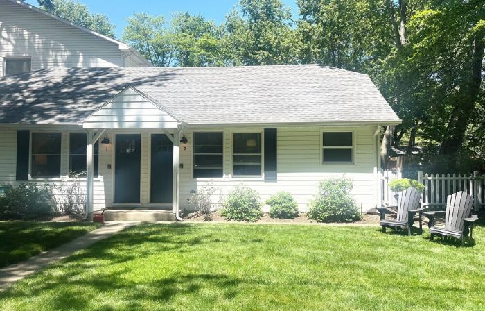 1 bed/1 bath, 1.5 blocks to beach/town, dog friendly, fenced yard