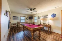 STUNNING MTN / RIVER VIEWS! 4bed/ 3bath  Hot tub, Firepit <15 min to Bryson City