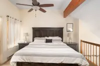 Family-friendly condo with amenities minutes from StoryLand & ski mountains! Hotels in Bartlett