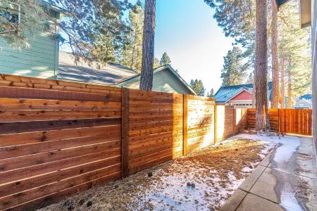 Beautiful | Hot Tub | Pet Friendly | Fenced