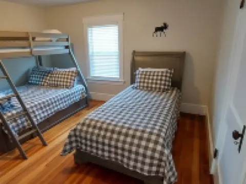 Bullseye  Modern Farmhouse  15 Minutes to Qgunquit BeachEnjoy Southern Maine Hotels in North Berwick