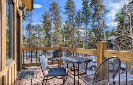 Beautiful 3 bedroom with private hot tub, walkable to town and trails Отели в г. Фриско