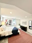 Stylish 1 Bed - 5 min walk to Metro, free parking! Hotel di Catholic University-Brookland