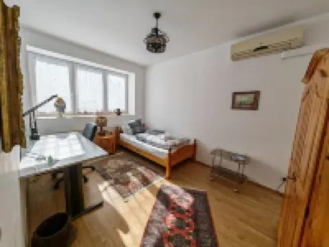 O3 - Gut Ausgestattete 180qm Wohnung