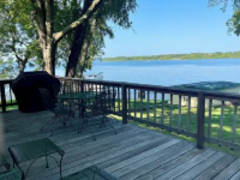 If You Are Looking for a Scenic Escape on Grand Lake Close to Grove, This is it! Hotels in Grove
