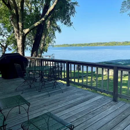 If You Are Looking for a Scenic Escape on Grand Lake Close to Grove, This is it!