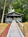 NEW! Modern & Cozy close to Downtown Attractions!