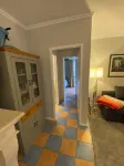 2 Raum-wohnung mit Balkon und Zugang zum Garten. Wohnung Liegt Nach Hinten
