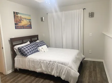 T-Street Charmer. Close to the beach, downtown San Clemente, and restaurants. Отели рядом с достопримечательностью «Сан Онофр Стейт Бич»