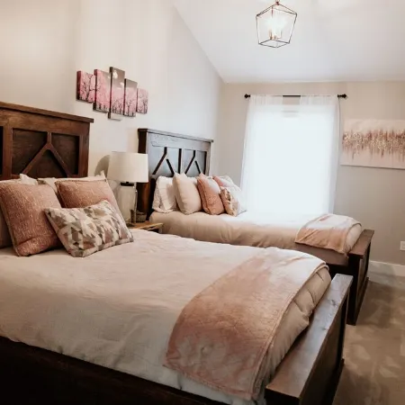 Walkable to Town, 3 Bed 2.5 Bath