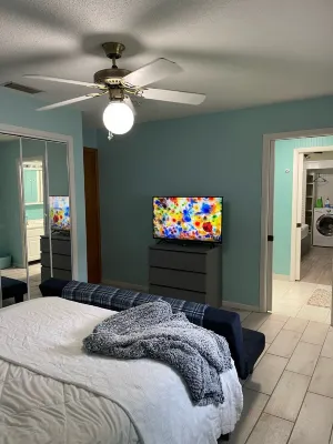 LAKE HOUSE WITH PRIVATE  Free HEATED  POOL & GAME ROOM 4 min FROM LEGOLAND Hotels near Peppa Pig Theme Park Florida