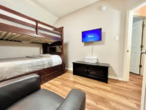 Large 4 Bedrooms Home - Workforce Rental - Washer/Dryer - Garage - Full Kitchen