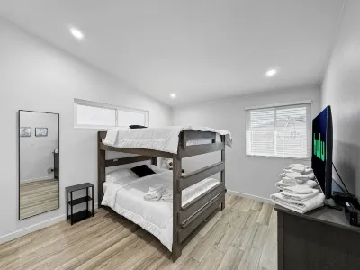 Modern Home for Large Families near Disney & Knotts Hotels near Terry Park