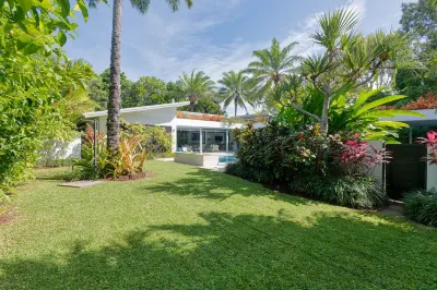 The Perfect Port Douglas Luxury Getaway only 150 meters to beach. Hotels in Four Mile Beach