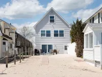 PRIVATE BEACH: ROYAL OCEANVIEW CASTLE @ CLINTON W/ 4 QUEENS 2 FULL Hotels in Clinton