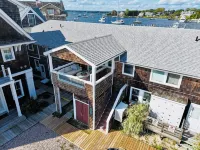 The Saltbox - Watch Hill's Award-Winning Waterfront Retreat.  호텔