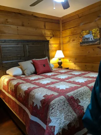 The Cardinal Suite at Hawthorn Haven- Lower Level