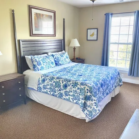 Gorgeous and Large Condo, Elevator, Pool, Ozark Views! Close to Branson strip!