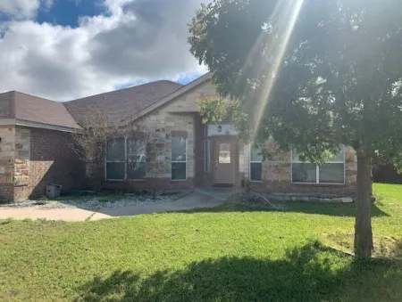 ⍟ Roomy 4-Bedroom home, fire place, near Fort Hood