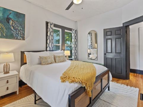 Charming 5BD - Games & Cozy Decor - 10 Mins to LNK