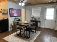 Latitude Adjustment! Nice little 3 Br 2 bath. Quiet part of town. 포트 오 코너 호텔