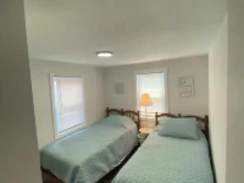 Charming 2-bedroom cottage in delightful Beach Haven Hotels in Beach Haven