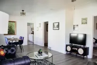 Cozy family friendly home within walking distance of Main Street! Hotels in Lafayette