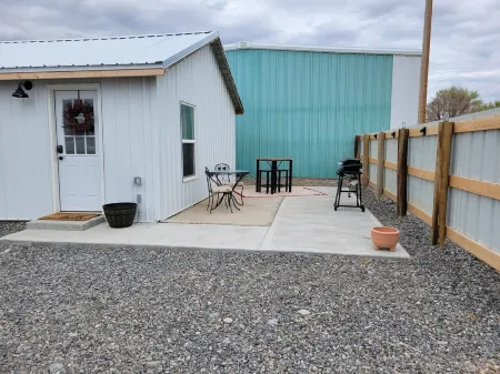 Cozy Guest House at the base of the Big Horn Mountains
