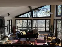 Creek side retreat and breathtaking views! Moments from hunting and fishing!