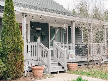 Eagle's Nest Guest House I - Less than 2 Miles to Sand Valley - 16 beds!