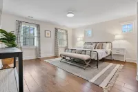 *Newly Renovated Luxury Designer Farmhouse on a 35-Acre Farm, Private and Gated!