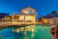 Beautiful 4bedroom,3bath ,5bed,2 sleep sofa,10 min Downtown,Pool,Hot Tub! Game ! Hotels near Walmart Supercenter