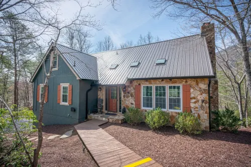 5 Br - Walk to Resort Amenities w/ Mnt Views! Walk to Lake! Backyard Firepit! - 3-Star